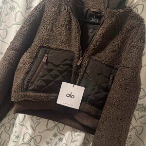 Alo yoga sherpa edge bomber